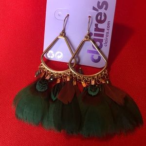 Claire’s green feather earrings